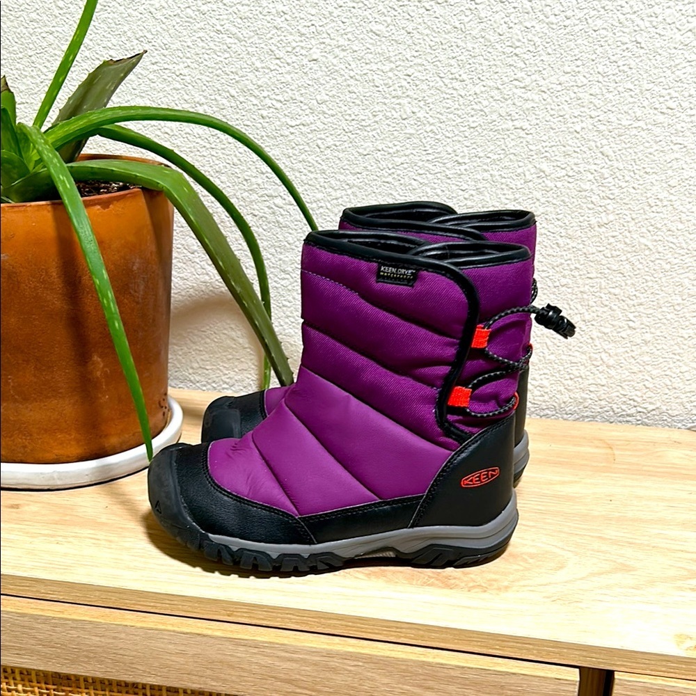 Keen Kids' Purple and Black Snow Boots 1 waterproof